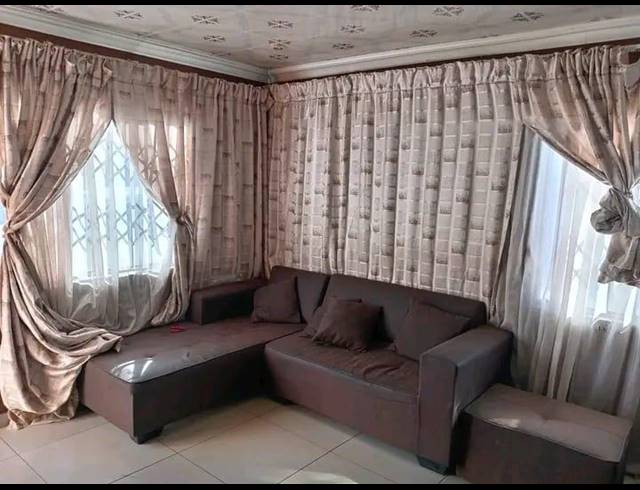 5 BEDROOM HOUSE FOR SALE IN PROTEA GLEN